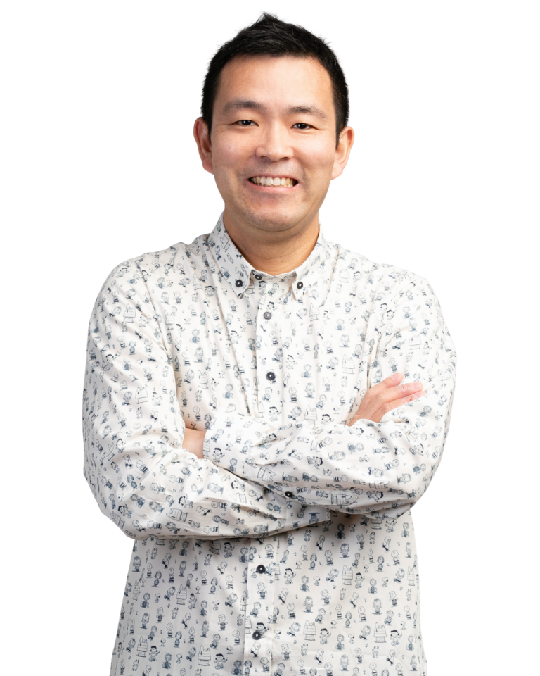 Takeshi Hirano, Takeshi sensei, sonriendo con los brazos cruzados